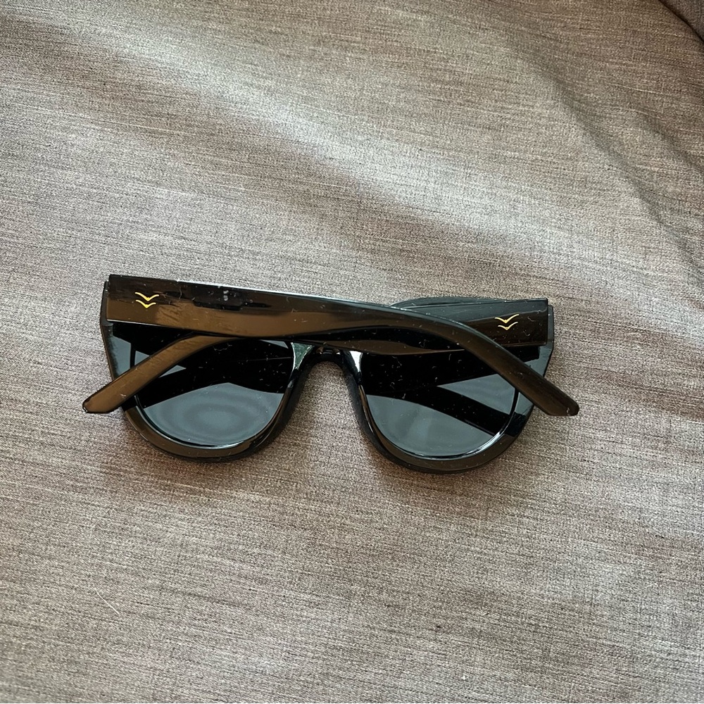 I-SEA Black Oversized Lana Sunglasses - Picture 4 of 10